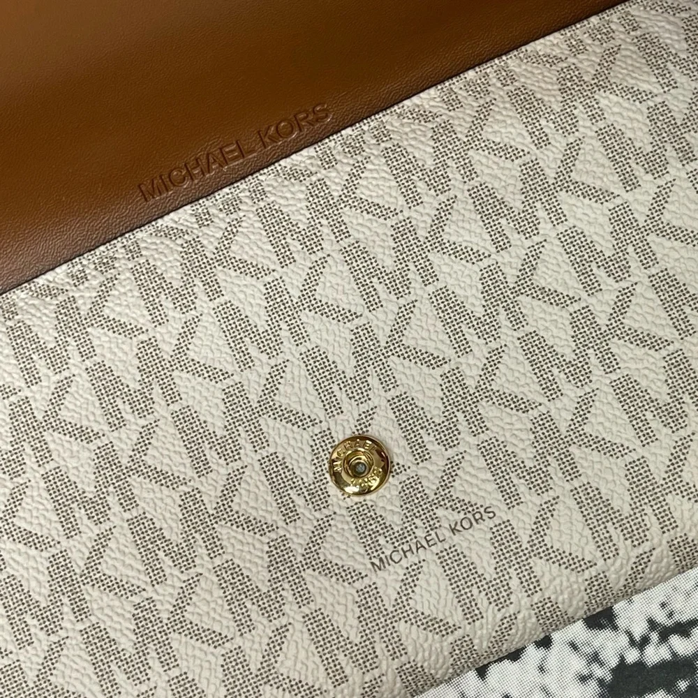 (new+tag) Michael Kors jet set travel large trifold wallet